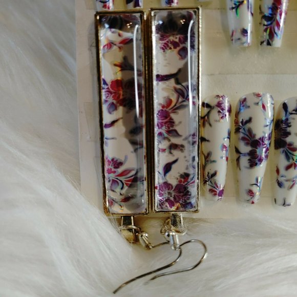 Beautiful White Floral Press On Nails with Matching Earrings Unique 20 set - Picture 3 of 6